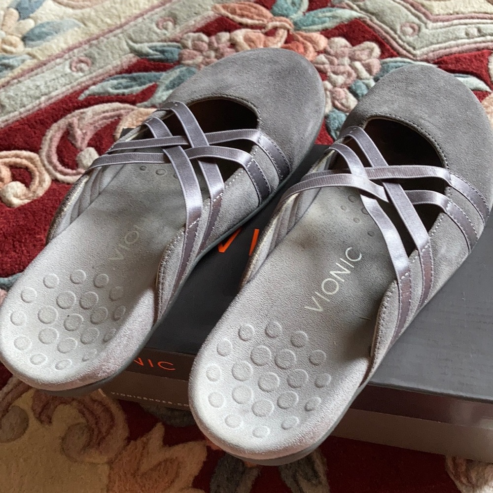 VIONIC LADIES SHOES IN SZ 7…GRAY, WORN 2 TIMES…